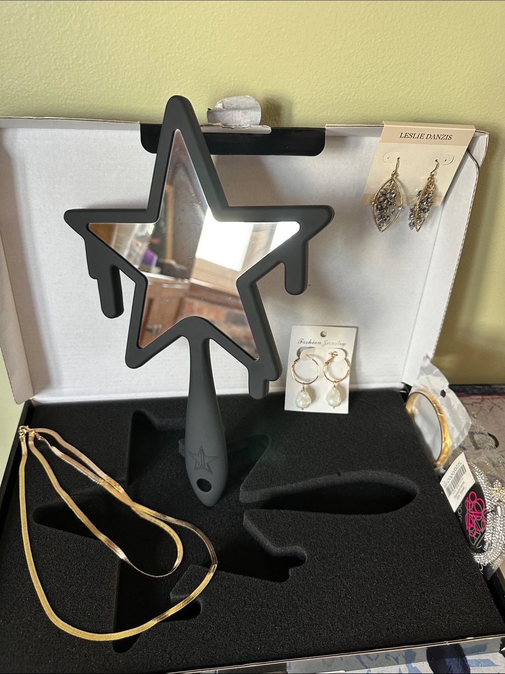 Jeffree Star hand mirror and jewelry - Picture 2 of 11